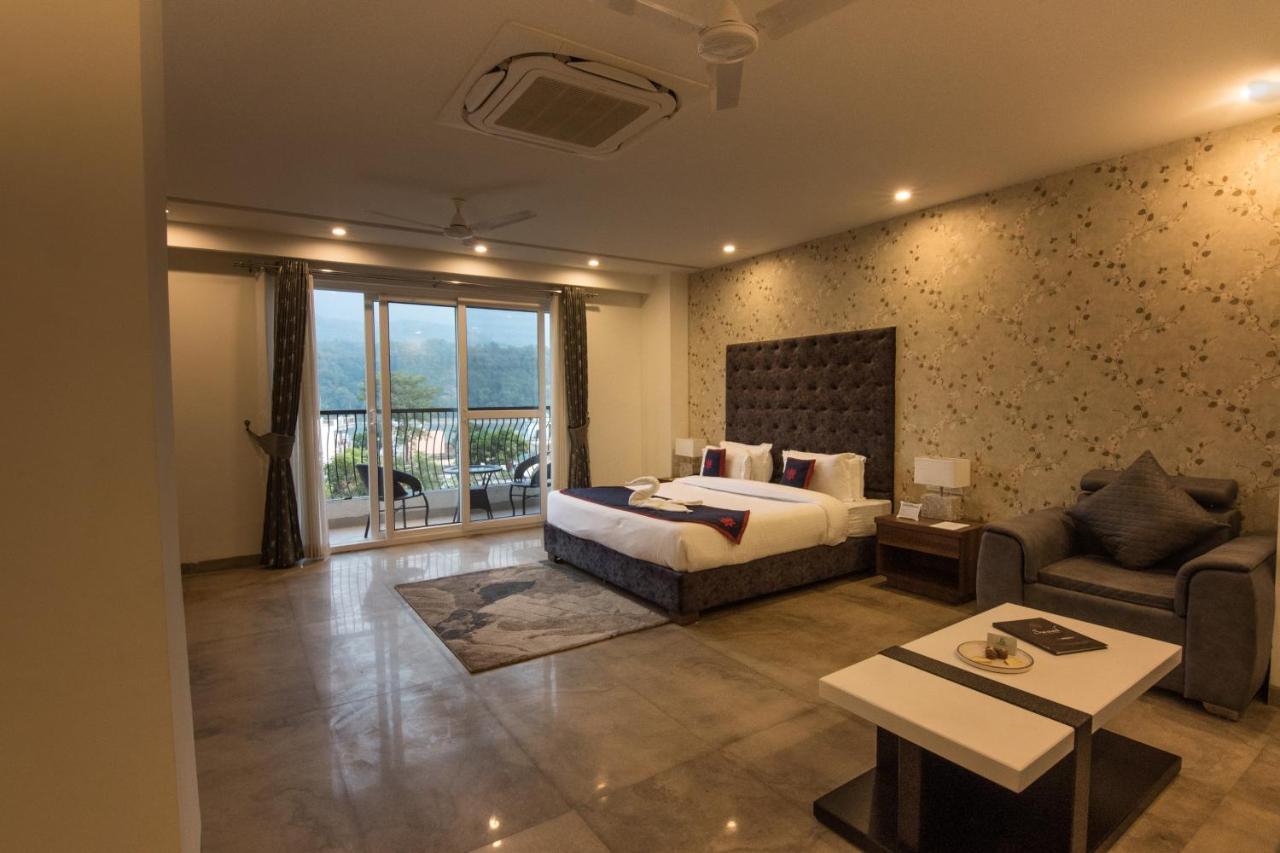 Holywater Hotel By Ganga Kinare #150 Mts From Ganga Ghat Rishīkesh Екстериор снимка