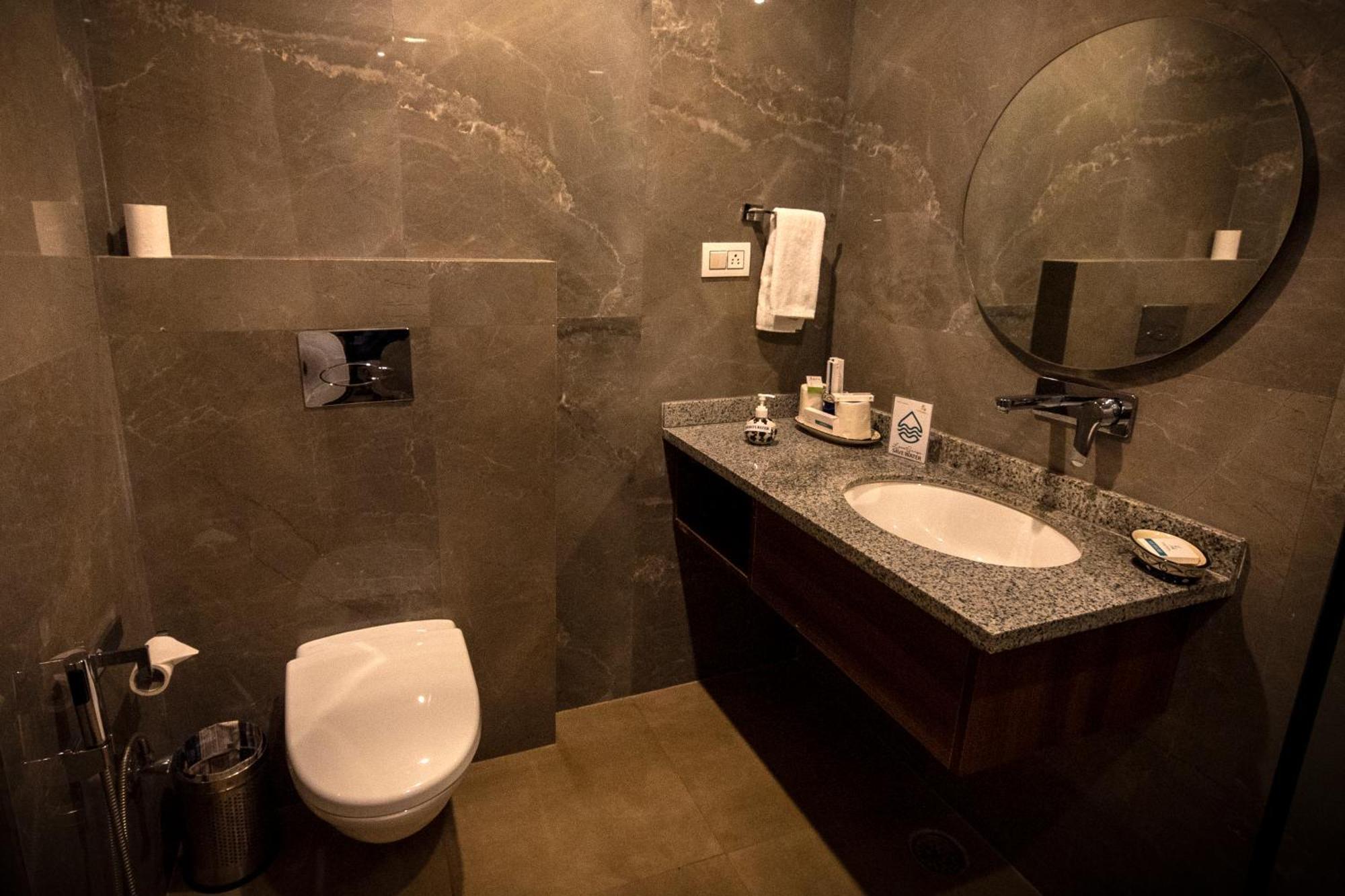 Holywater Hotel By Ganga Kinare #150 Mts From Ganga Ghat Rishīkesh Екстериор снимка