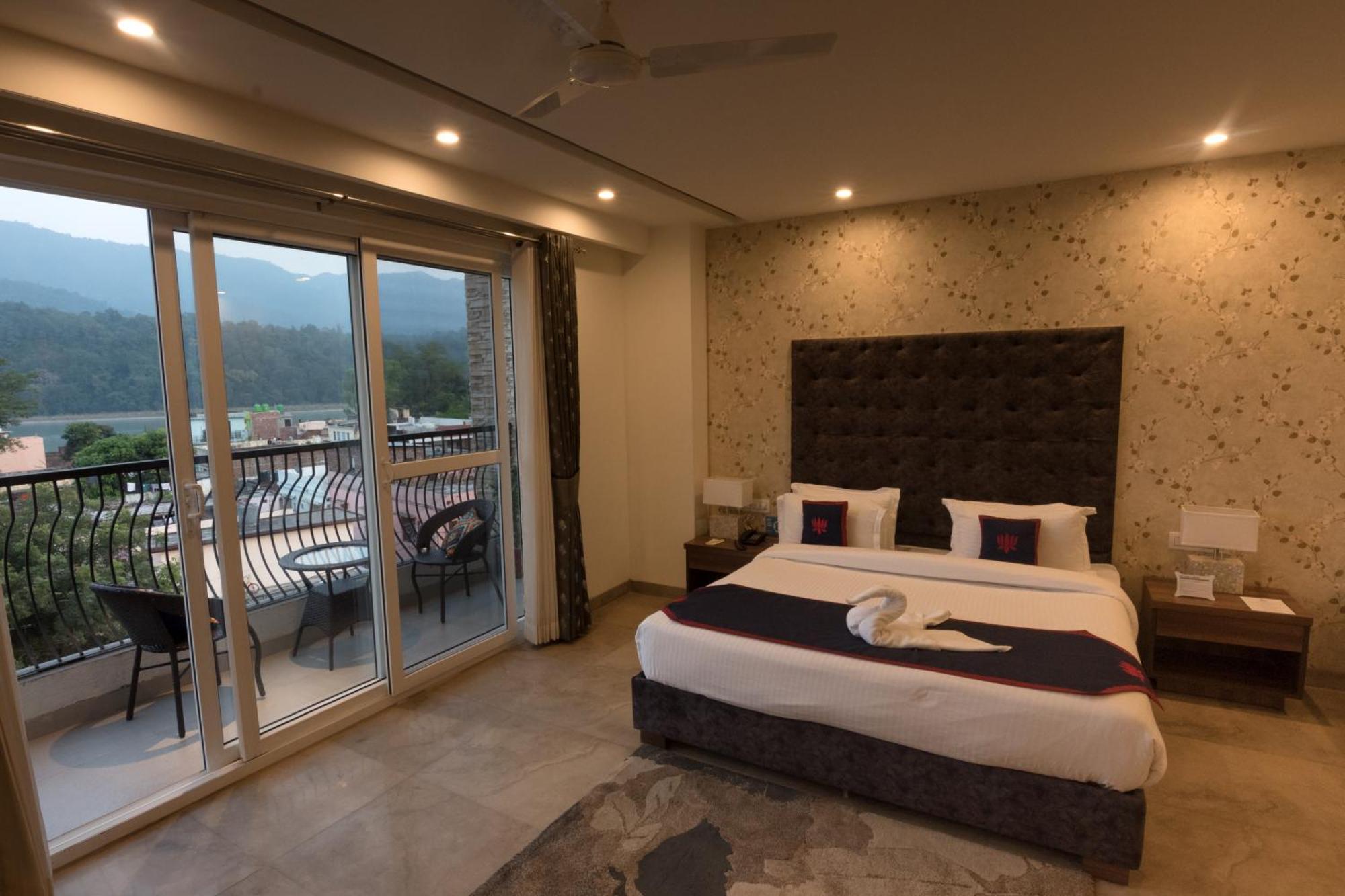 Holywater Hotel By Ganga Kinare #150 Mts From Ganga Ghat Rishīkesh Екстериор снимка